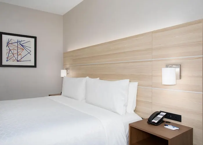 Hotel Express & Phoenix Dist By Ihg 3*