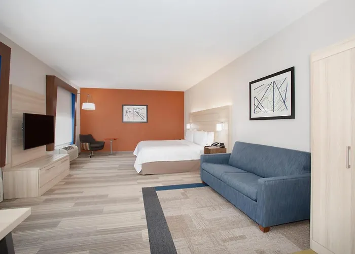 Hotel Express & Phoenix Dist By Ihg 3*