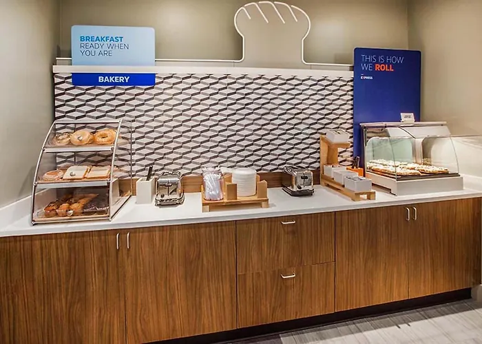 Express & Phoenix Dist By Ihg 3* Glendale