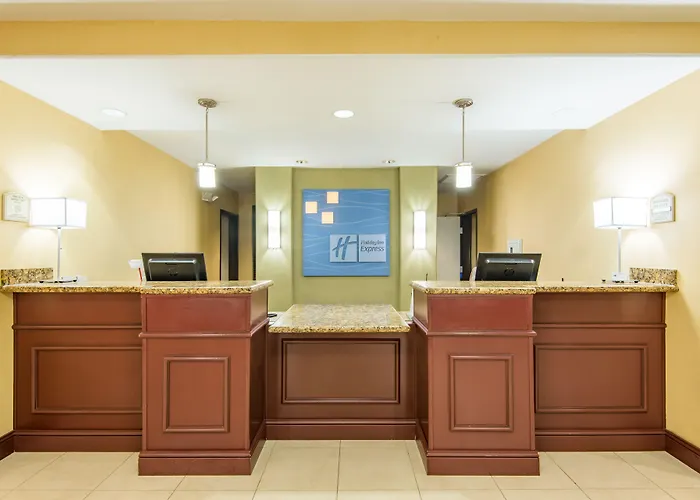Express & Phoenix Dist By Ihg Hotel Glendale