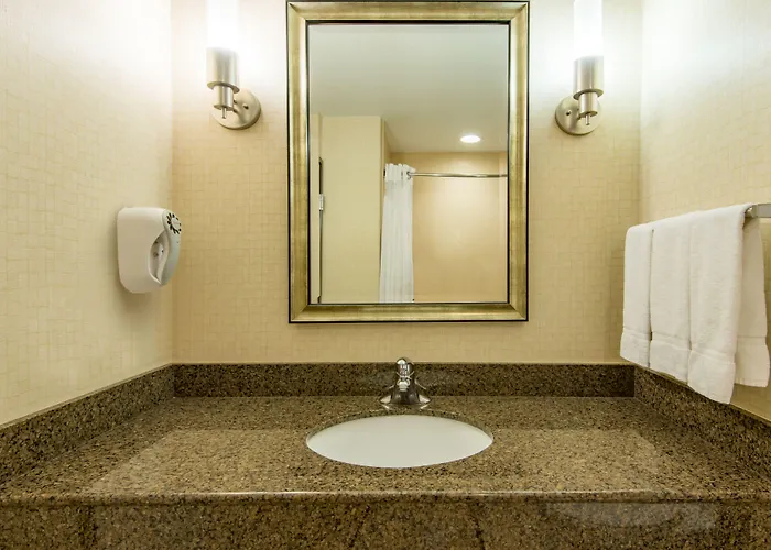 Hotel Express & Phoenix Dist By Ihg Glendale
