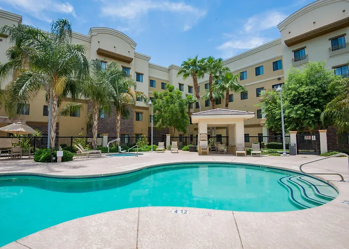 Express & Phoenix Dist By Ihg Hotel Glendale