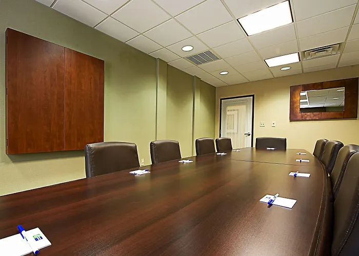 Hotel Express & Phoenix Dist By Ihg Glendale