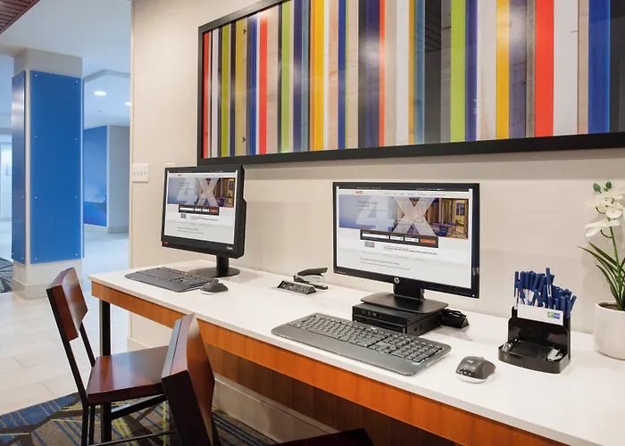 Express & Phoenix Dist By Ihg 3* Glendale