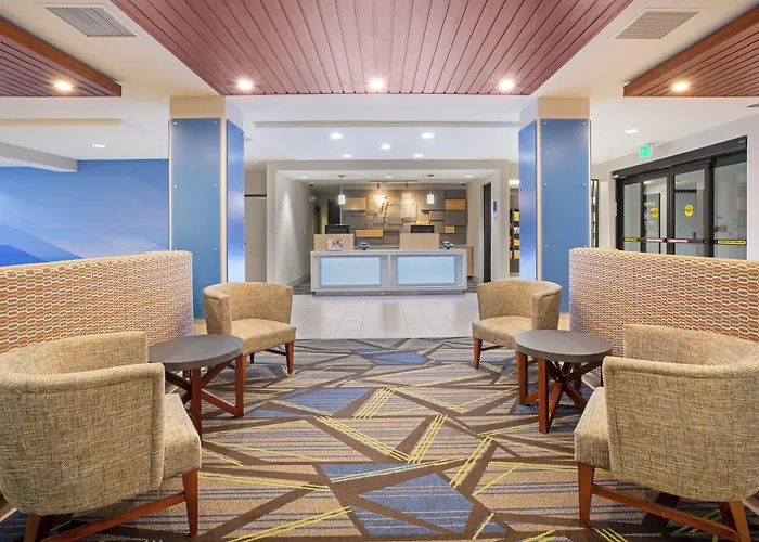Express & Phoenix Dist By Ihg Hotel Glendale