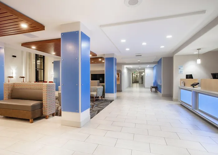 Express & Phoenix Dist By Ihg 3* Glendale