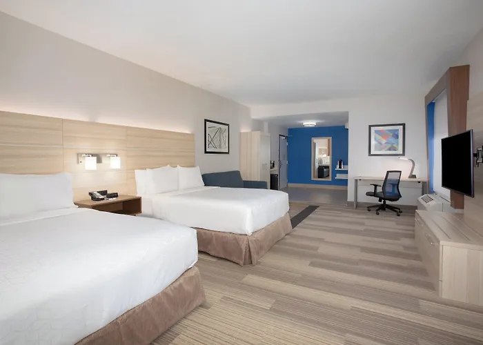 Hotel Express & Phoenix Dist By Ihg