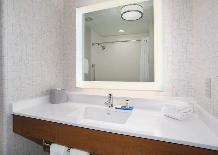 Express & Phoenix Dist By Ihg Hotel 3*
