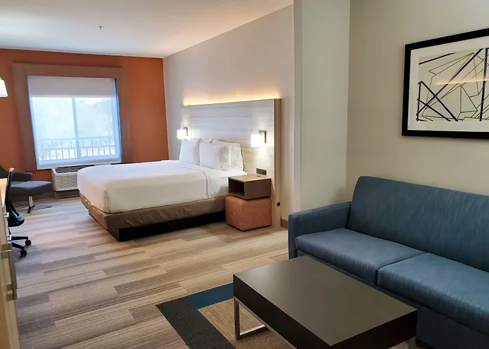 Hotel Express & Phoenix Dist By Ihg 3*