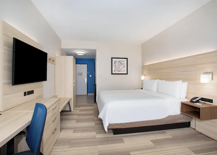 Express & Phoenix Dist By Ihg Hotel 3*