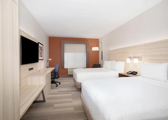 Hotel Express & Phoenix Dist By Ihg 3*
