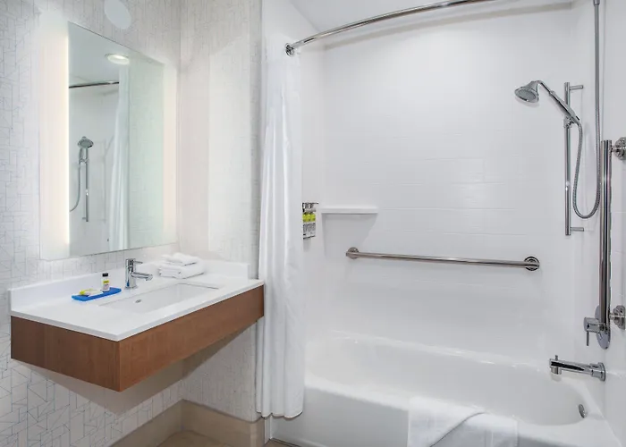 Express & Phoenix Dist By Ihg Hotel 3*