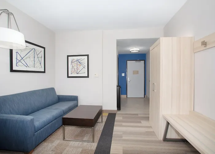 Hotel Express & Phoenix Dist By Ihg 3*