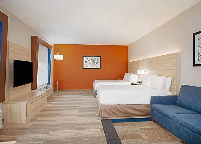 Hotel Express & Phoenix Dist By Ihg