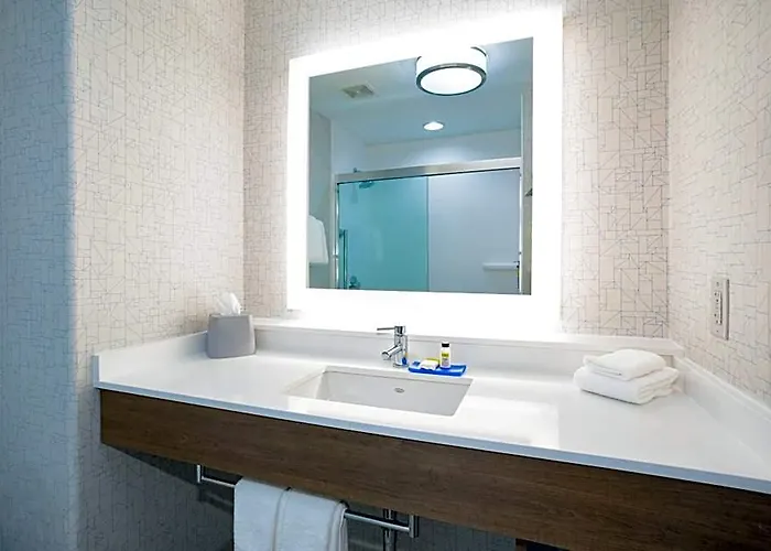 Express & Phoenix Dist By Ihg 3* Glendale