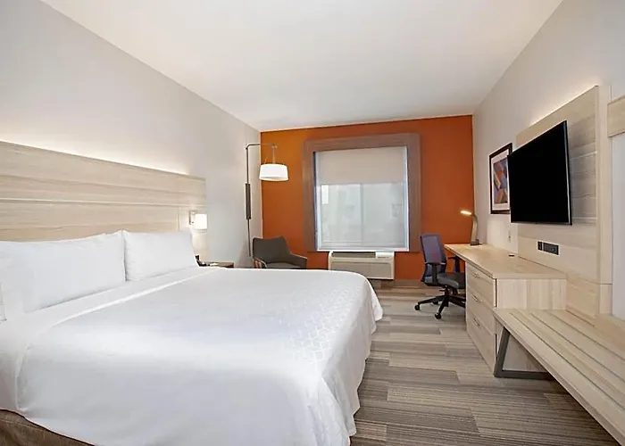 Hotel Express & Phoenix Dist By Ihg Glendale