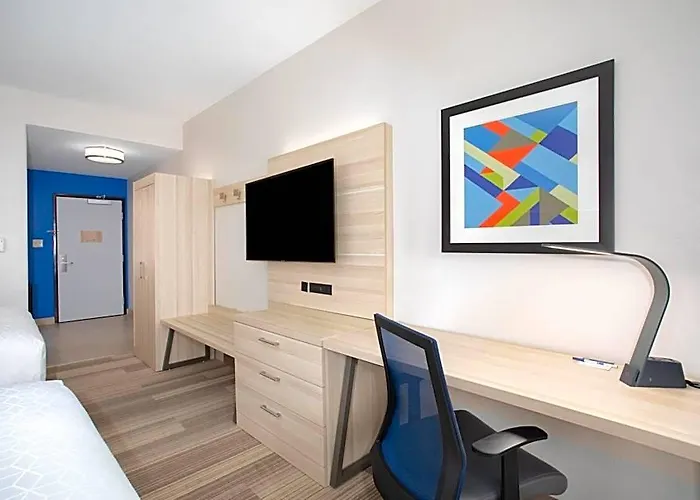 Hotel Express & Phoenix Dist By Ihg 3*