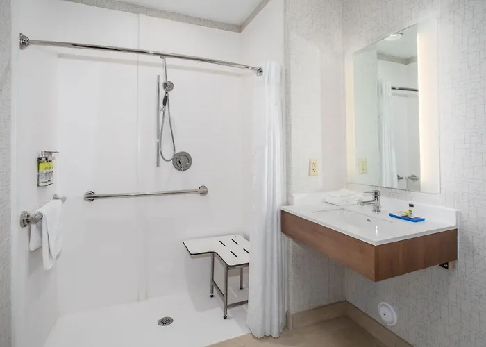 Hotel Express & Phoenix Dist By Ihg 3*