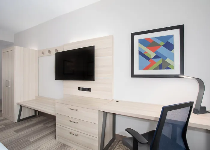 Express & Phoenix Dist By Ihg Hotel