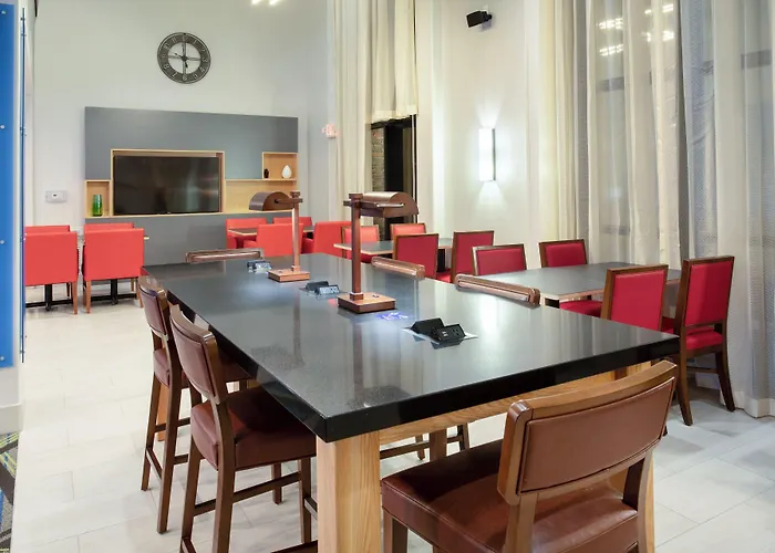 Hotel Express & Phoenix Dist By Ihg 3*
