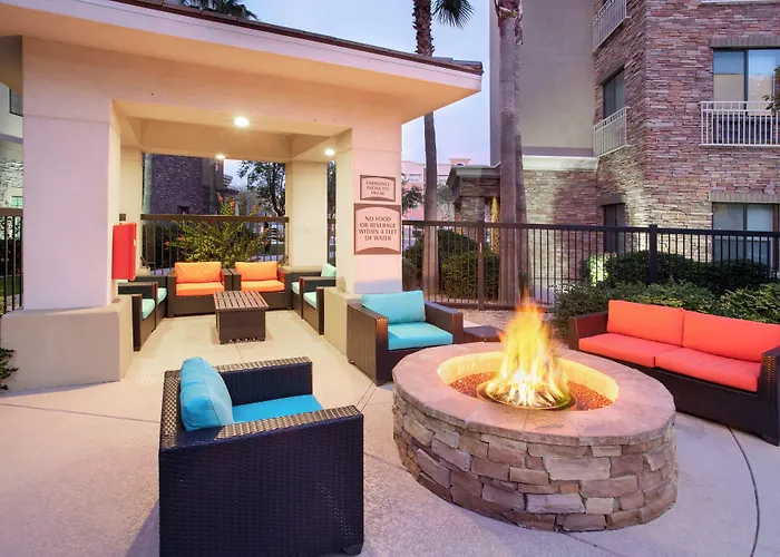 Express & Phoenix Dist By Ihg Hotel Glendale