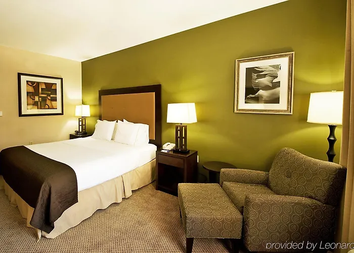 Express & Phoenix Dist By Ihg Hotel 3*