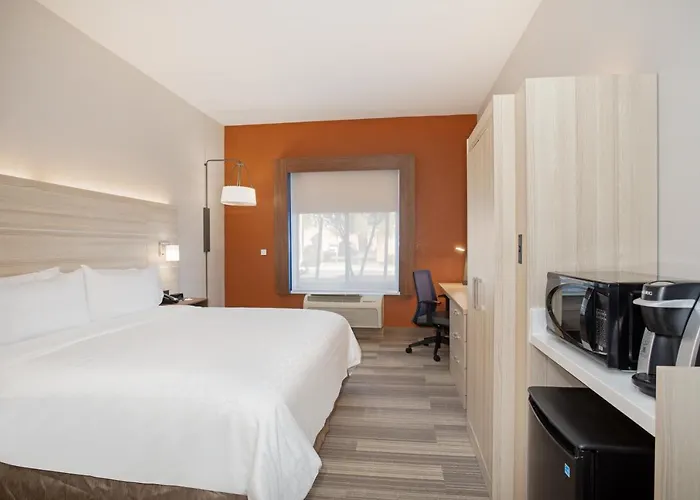 Hotel Express & Phoenix Dist By Ihg