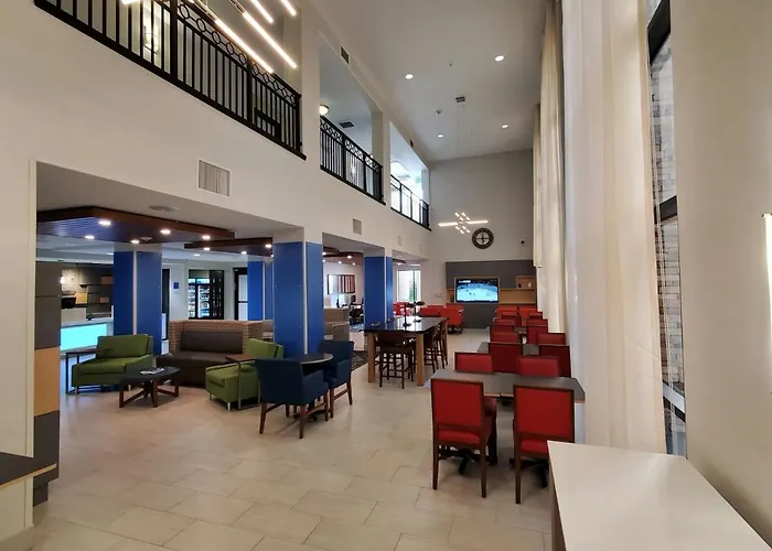Express & Phoenix Dist By Ihg Hotel 3*