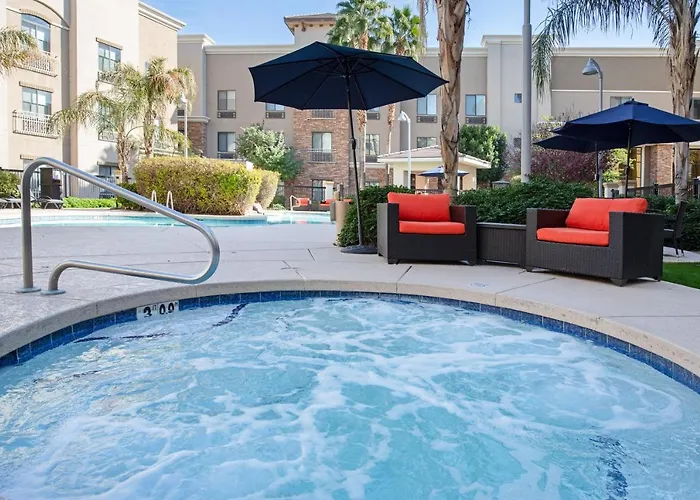 Express & Phoenix Dist By Ihg Glendale